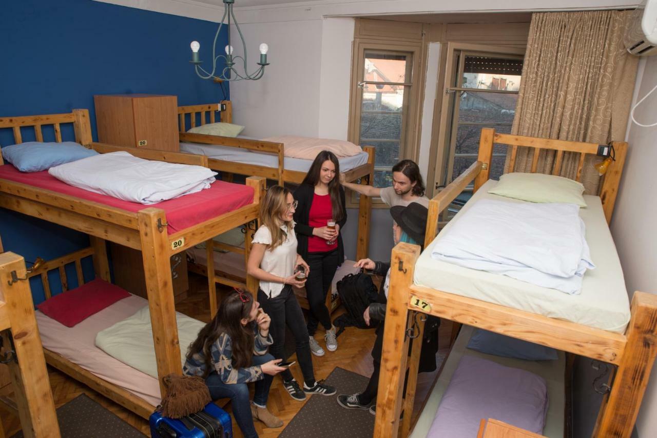 Reveller'S Hostel Dordegol 外观 照片