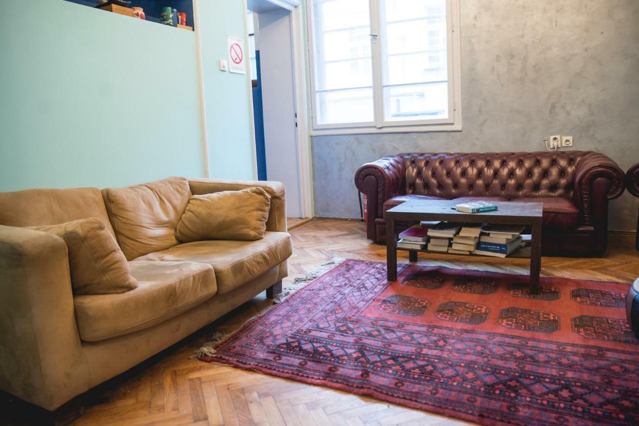 Reveller'S Hostel Dordegol 外观 照片